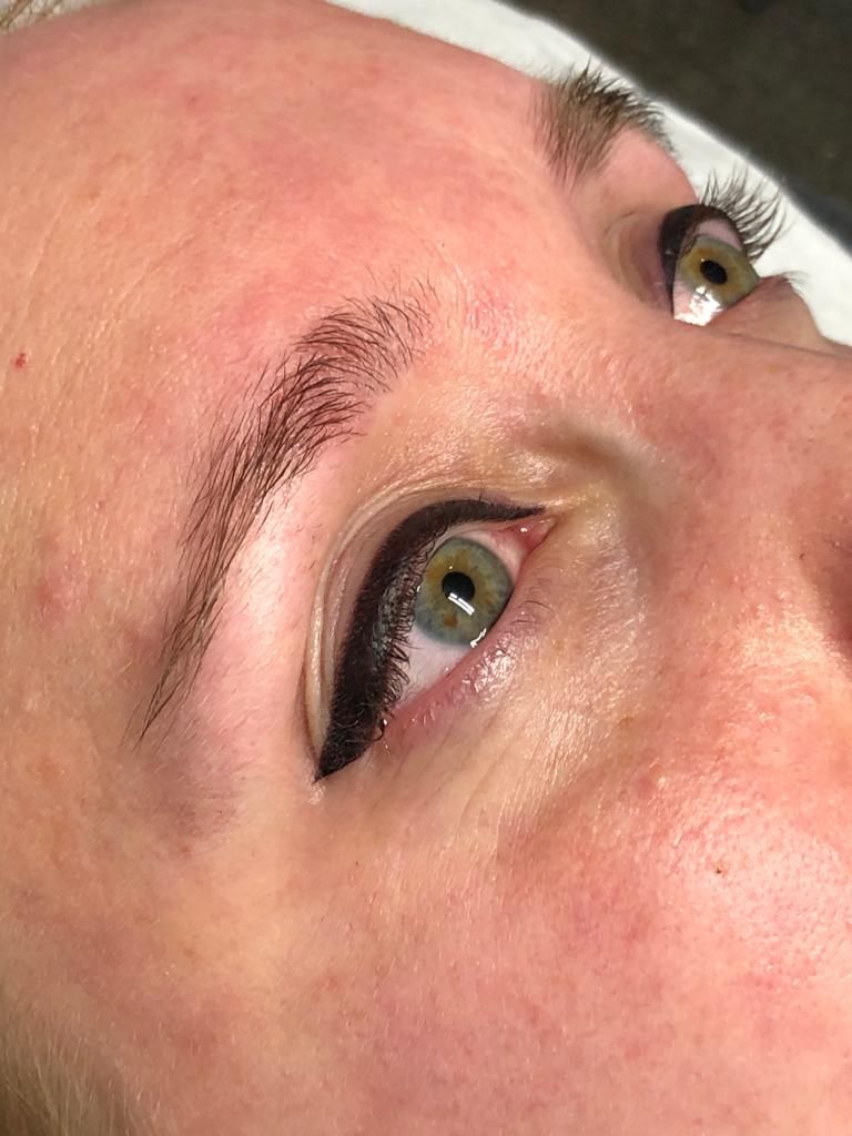Dikke permanente eyeliner boven