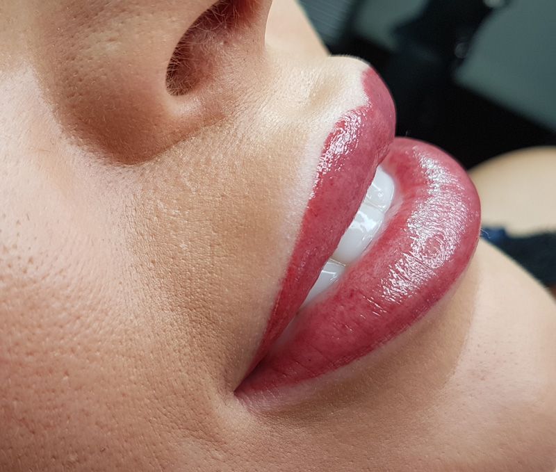 Lippen met een permanente full lips behandeling